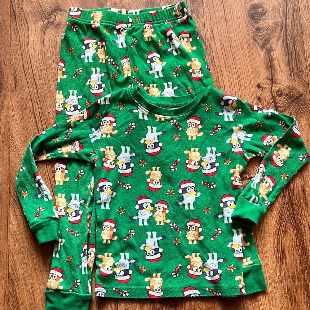 Bluey Green Kids Pajamas with Fun Characters 5T